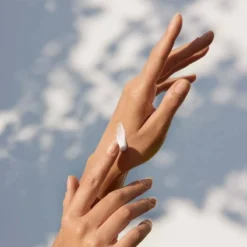 Nourishing Hand Cream 9 Nourishing Hand Cream -The Beauty Box medias 138