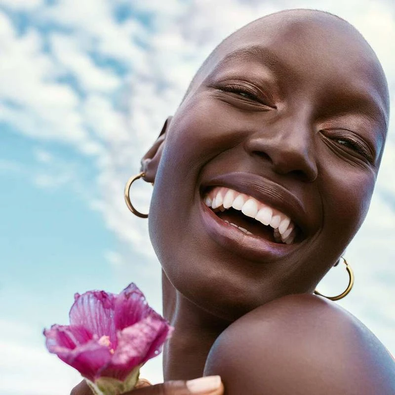 Satin Lipstick - Rouge Elixir 04. Charming Apricot 2 Satin Lipstick - Rouge Elixir 04. Charming Apricot - Image 2