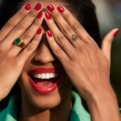 Nail Polish Amaryllis Red 9 Nail Polish Amaryllis Red -The Beauty Box medias 508